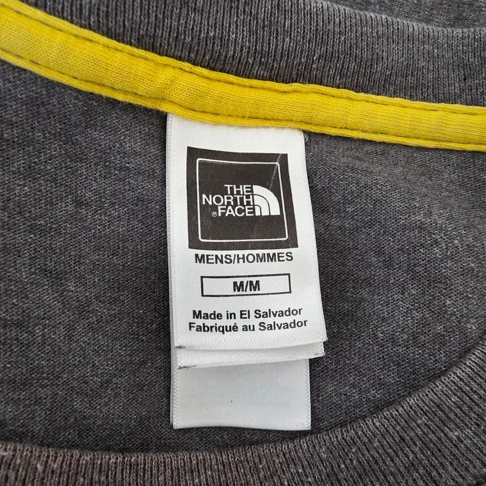 The North Face T Shirt Mens‎ Medium Gray Spell Out Logo Statement Hiking Casual